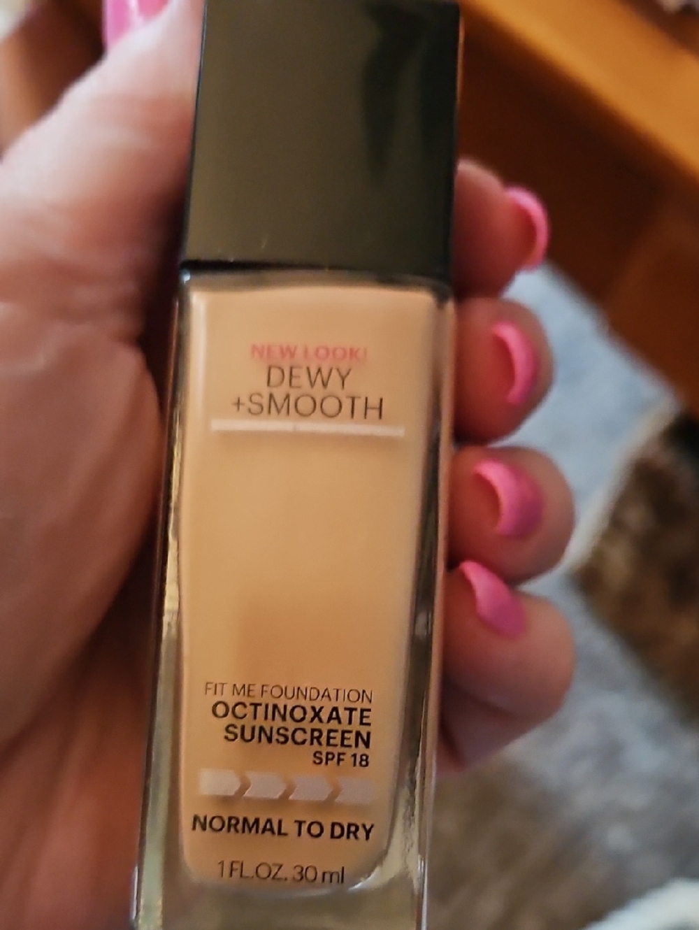 Maybelline Dewy + Smooth Fit Me Foundation - Beige